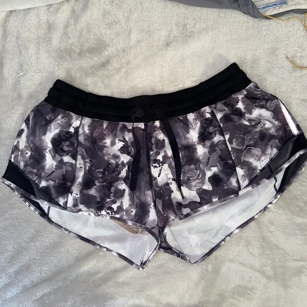 Lululemon Hotty Hot Short